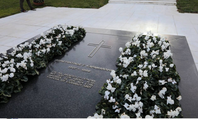 Σε στενό κύκλο το ετήσιο μνημόσυνο του Κωνσταντίνου Καραμανλή