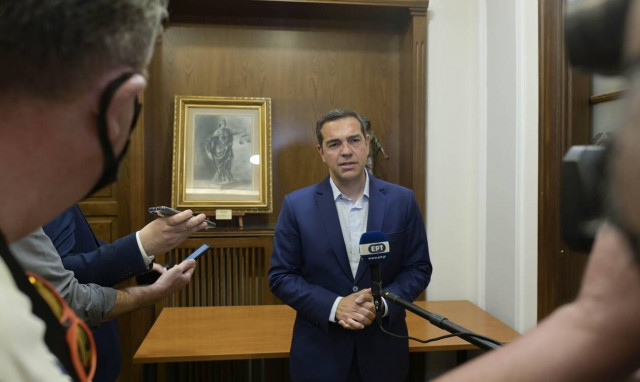 Τσίπρας: Τροπολογία ΣΥΡΙΖΑ για μη πληρωμή της ρήτρας αναπροσαρμογής