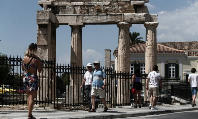 Πρωτομαγιά 2022: Τέλος τα πιστοποιητικά εμβολιασμού και νόσησης - Τι θα ισχύει για τις μάσκες