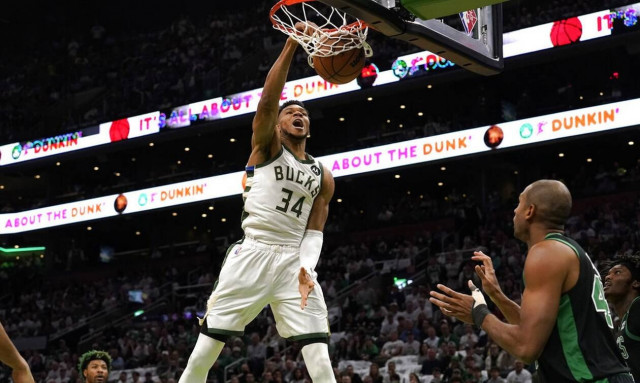 Γιάννης Αντετοκούνμπο: Επίδειξη δύναμης στη Βοστώνη! Τριπλ νταμπλ ο «Greak Freak», «break» οι Μπακς