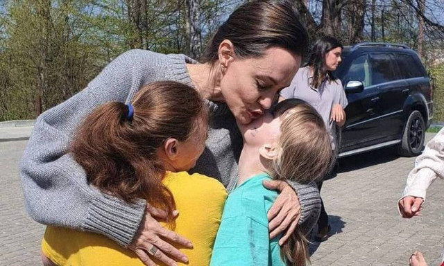 Αντζελίνα Τζολί: Στο πλευρό των προσφύγων - Το παρασκήνιο της επίσκεψής της στην Ουκρανία