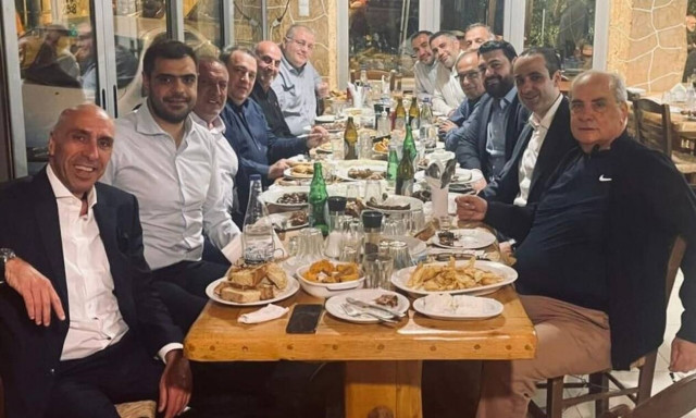 ΟΝΝΕΔ: Συσπείρωση και ζυμώσεις – Σε ταβέρνα οι πρώην πρόεδροι καλεσμένοι του Γρηγόρη Δημητριάδη