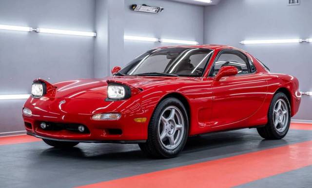 Δείτε το απίστευτο ποσό που πωλείται ένα Mazda RX-7 του 1992