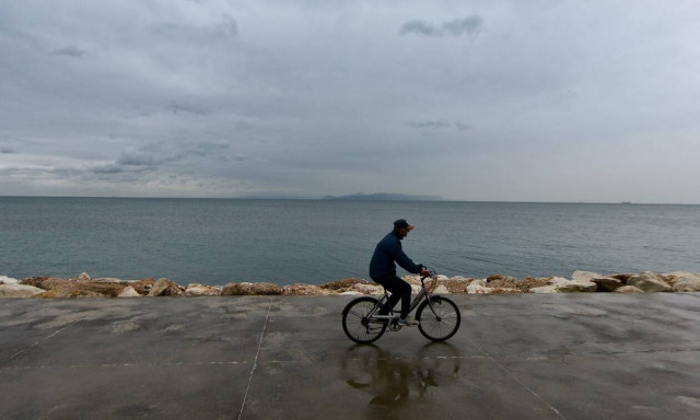 Καιρός: Τρίτη με συννεφιά και λασποβροχές - Πού θα σημειωθούν καταιγίδες (pics)