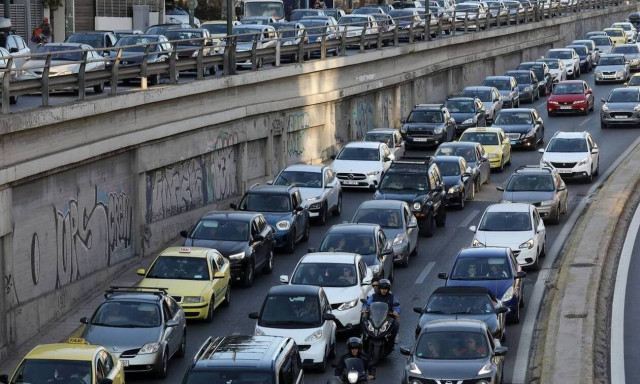Κίνηση τώρα: Χάμός στην κάθοδο του Κηφισού - Μεγάλες καθυστερήσεις και στο κέντρο της Αθήνας
