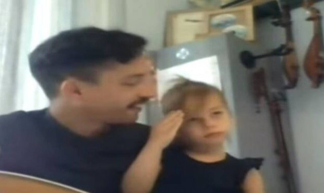 Λυράρισα ετών… τριών! Η Κρητικοπούλα που κλέβει την παράσταση