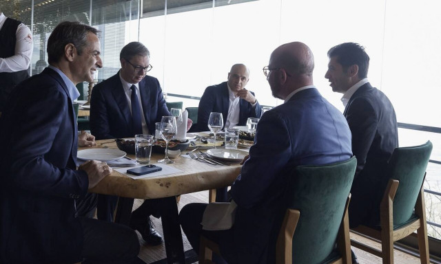 Γεύμα Μητσοτάκη προς τιμήν του Σαρλ Μισέλ και των ηγετών της Βουλγαρίας, της Σερβίας και των Σκοπίων