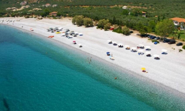 Η παραλία της δυτικής Μάνης με θέα τον Ταΰγετο (video)