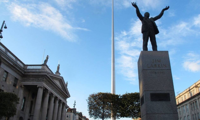 Βόρεια Ιρλανδία: Το Σιν Φέιν οδεύει προς ιστορική νίκη στις εκλογές της Πέμπτης