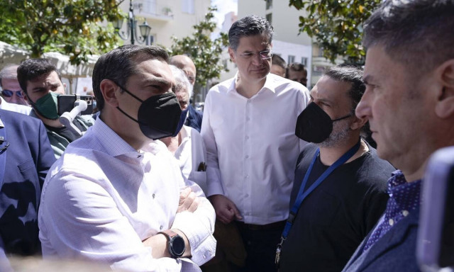 Τσίπρας: Ο Μητσοτάκης προστάτης των γαλάζιων golden boys που έχουν κάνει τη ΔΕΗ κουμπαρά για bonus