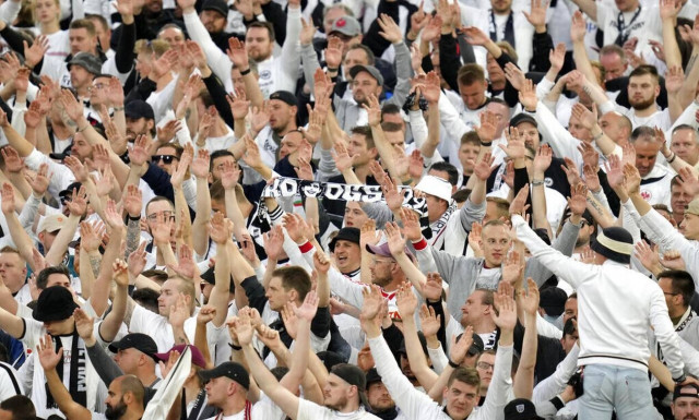 «Πόλεμος» στη Φρανκφούρτη: Επεισόδια πριν το Άιντραχτ – Γουέστ Χαμ – Ένας οπαδός στο νοσοκομείο