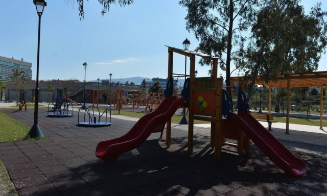 Θεσσαλονίκη: Εντατικές έρευνες  στις παιδικές χαρές και ΕΔΕ μετά το ατύχημα της 8χρονης