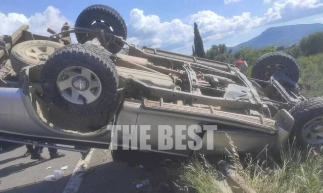 Αχαΐα: Αυτοκίνητο «καρφώθηκε» στις μπάρες με την οροφή - Εκτινάχθηκε στο δρόμο ο οδηγός