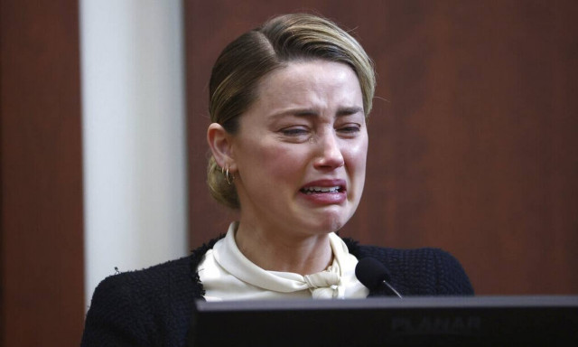 Άμπερ Χερντ: «Λύγισε» στην κατάθεσή της – Η επίθεση με το μπουκάλι και η αφόρητη ζήλια του Ντεπ