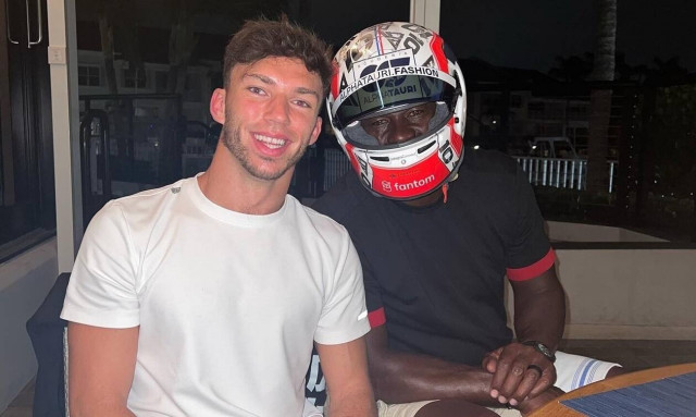 Μάικλ Τζόρνταν: Έτοιμος για τη Formula 1 – Ο «Air» φόρεσε το κράνος του