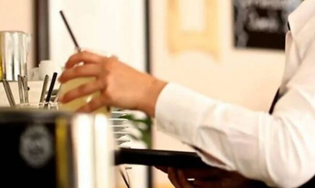 Λάρισα: Η ΓΣΕΕ καταγγέλλει επίθεση ιδιοκτήτη καφετέρια σε έγκυο εργαζόμενη