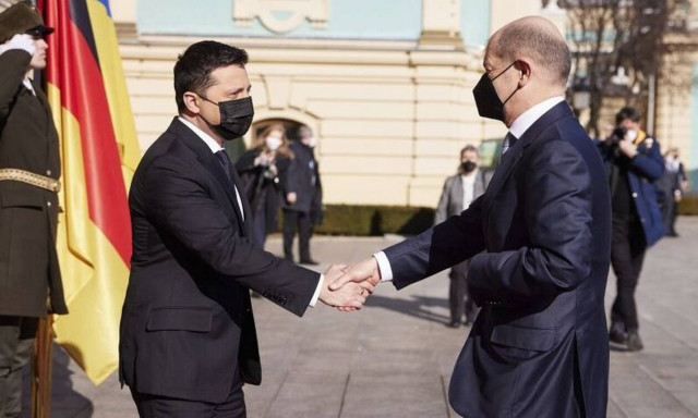 Ουκρανία: Ο Ζελένσκι προσκάλεσε τον Σολτς στο Κίεβο στις 9 Μαΐου