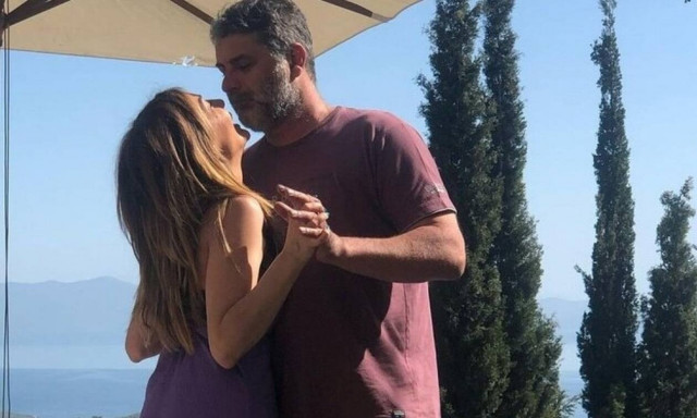 Δέσποινα Βανδή - Βασίλης Μπισμπίκης: Το ζευγάρι έδωσε το πρώτο δημόσιο φιλί του μπροστά στις κάμερες