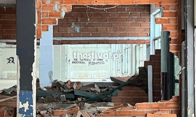 ΑΠΘ: Άγνωστοι με βαριοπούλες γκρέμισαν τους τοίχους στο «Στέκι στο Βιολογικό»