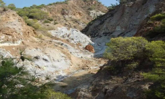 Το άγνωστο ηφαίστειο της Κορίνθου – Βρίσκεται μια «ανάσα» από την Εθνική Οδό!