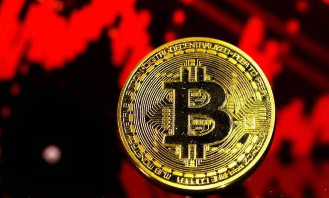 Στα 33.000 δολάρια υποχωρεί το Bitcoin - Σε χαμηλά δέκα μηνών