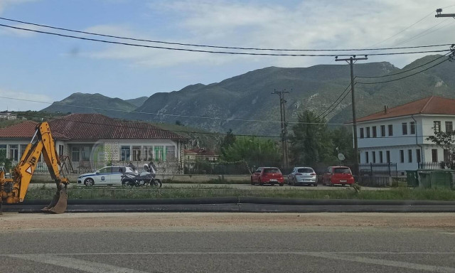 Ιωάννινα: Μητέρα αποπειράθηκε να αυτοκτονήσει στα ΚΕΠ μπροστά στα δύο παιδιά της