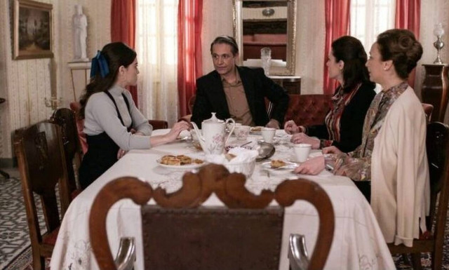 Άγριες Μέλισσες Spoiler 9/5: Η παράνομη σχέση της Κορίνας και του Μπάμπη θα αποκαλυφθεί