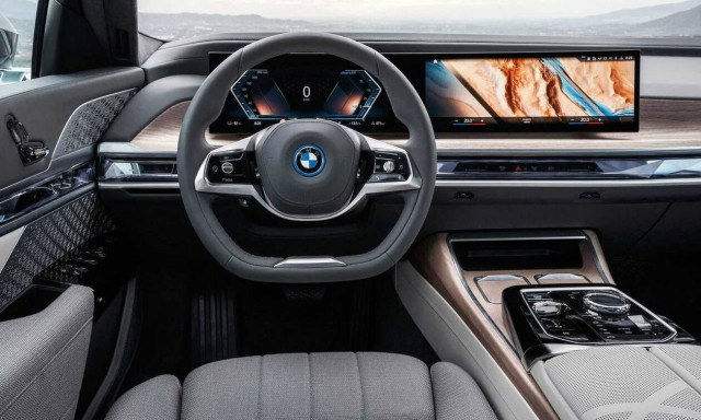 Υπάρχει όριο στις οθόνες των αυτοκινήτων;