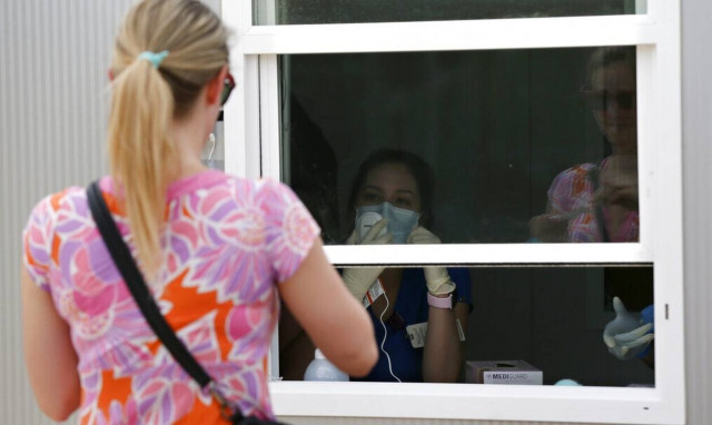 Reuters: Λάθος τα δαπανηρά μαζικά τεστ για τον κορονοϊό λένε τώρα οι επιστήμονες