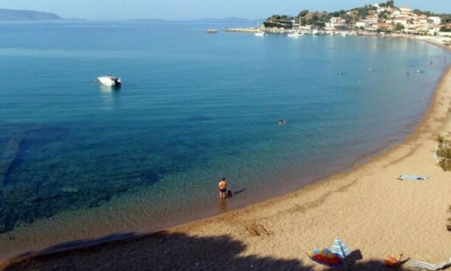 Φοινικούντα: Η παραλία με τα κρυστάλλινα νερά