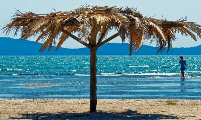 Καιρός... για τις πρώτες βουτιές - Έρχονται 30άρια το Σαββατοκύριακο (vid)