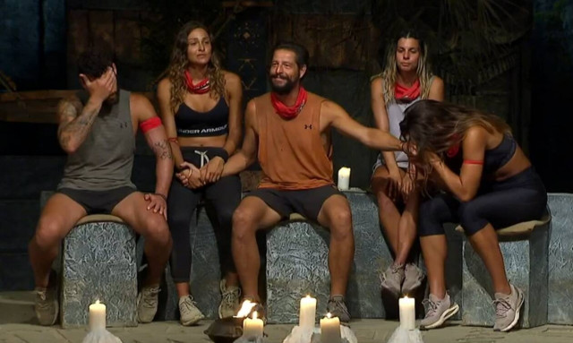 Survivor: Τέλος ο Απόστολος Ρουβάς από το παιχνίδι - Συγκίνηση στους παίκτες των δύο ομάδων