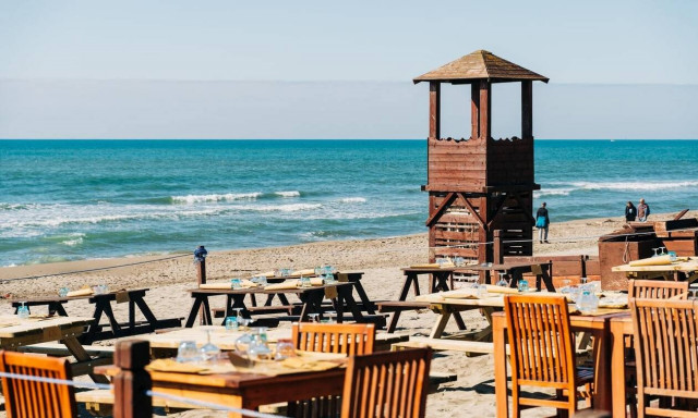 ΥΠΕΣ: Κατανομή 7 εκατ. ευρώ σε 115 δήμους για ναυαγοσωστική κάλυψη σε παραλίες