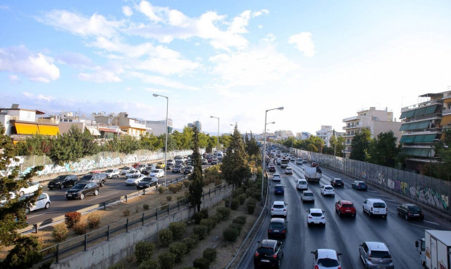 Κίνηση τώρα: Απροσπέλαστος και πάλι ο Κηφισός – Ταλαιπωρία σε Αττική Οδό και άλλες λεωφόρους