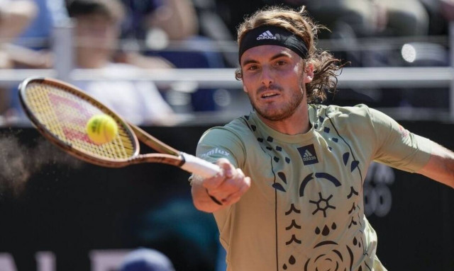 Χαμός σε παιχνίδι του Τσιτσιπά - Σηκώθηκε σημαία ΠΑΣΟΚ στις εξέδρες! (video)