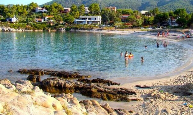 Καιρός: Σαββατοκύριακο με 30άρια αλλά και μπόρες - Δείτε τους χάρτες