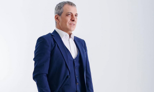 Θέμης Αδαμαντίδης: Ερωτευμένος ο τραγουδιστής – Δείτε την καλλονή σύντροφό του (vid)