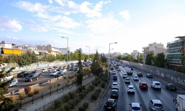 Κίνηση τώρα: Μεγάλο μποτιλιάρισμα στην κάθοδο του Κηφισού μετά από ατύχημα