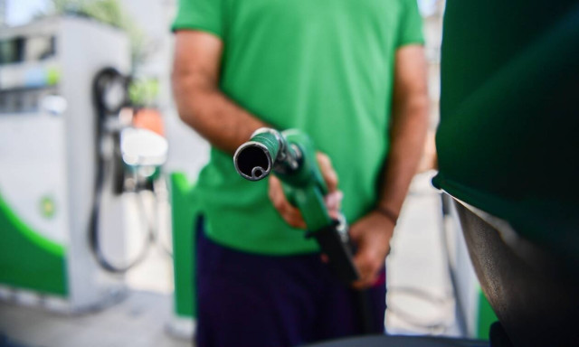 Καύσιμα: «Μαύρη» πρόβλεψη Ασμάτογλου στο Newsbomb.gr - Στα 2,80 η βενζίνη τον Ιούλιο