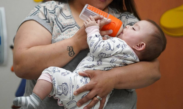 ΗΠΑ: Πολιτική κρίση φέρνει η έλλειψη βρεφικού γάλακτος - Για ολιγωρία κατηγορείται ο Μπάιντεν