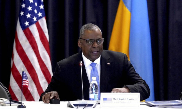 Πρώτη επικοινωνία των υπουργών Άμυνας ΗΠΑ και Ρωσίας για την Ουκρανία