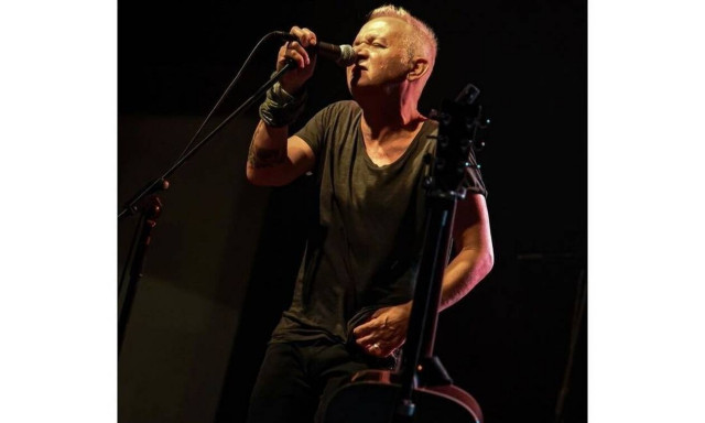 Χρήστος Θηβαίος: Η απίστευτη ιστορία του με Έλληνα καλλιτέχνη (video)