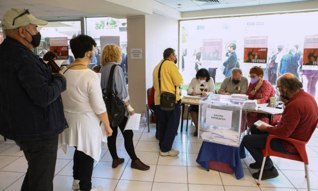 Εκλογές ΣΥΡΙΖΑ: Παράταση στην ψηφοφορία λόγω της μεγάλης συμμετοχής