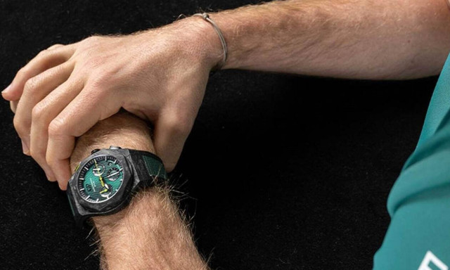 Αυτό το ρολόι έχει ανθρακόνημα από μονοθέσιο της F1