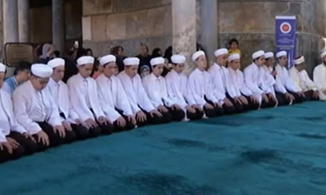 H Τουρκία προκαλεί ξανά για την Αγιά Σοφιά: Σόου με 35 μαθητές να απαγγέλλουν το Κοράνι