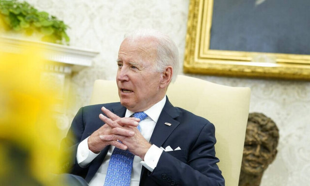 Το Newsbomb.gr στον Λευκό Οίκο: Γραβάτα με την ελληνική σημαία φορά ο Αμερικανός πρόεδρος