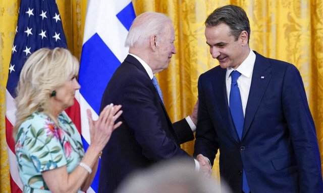 Associated Press: Έπαινοι Μπάιντεν στην Ελλάδα για τον ηγετικό ρόλο της στον πόλεμο της Ουκρανίας