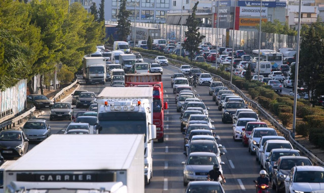 Κίνηση: Μεγάλο μποτιλιάρισμα στον Κηφισό – Ταλαιπωρία και σε άλλες λεωφόρους