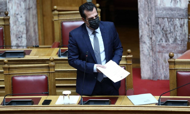 Πλεύρης: Δεν συνδέονται οι εμβολιασμοί με τα κρούσματα περικαρδίτιδας σε νέους