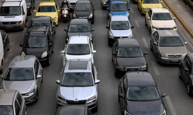 Κίνηση τώρα: Απροσπέλαστος ο Κηφισός - Στα... κόκκινα και τα δυο ρεύματα